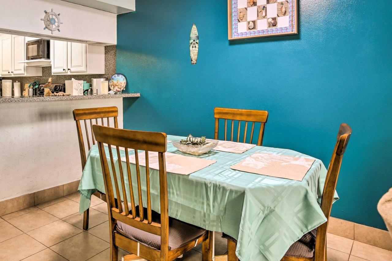 With Ocean Views And Outdoor Pool Apartment Galveston