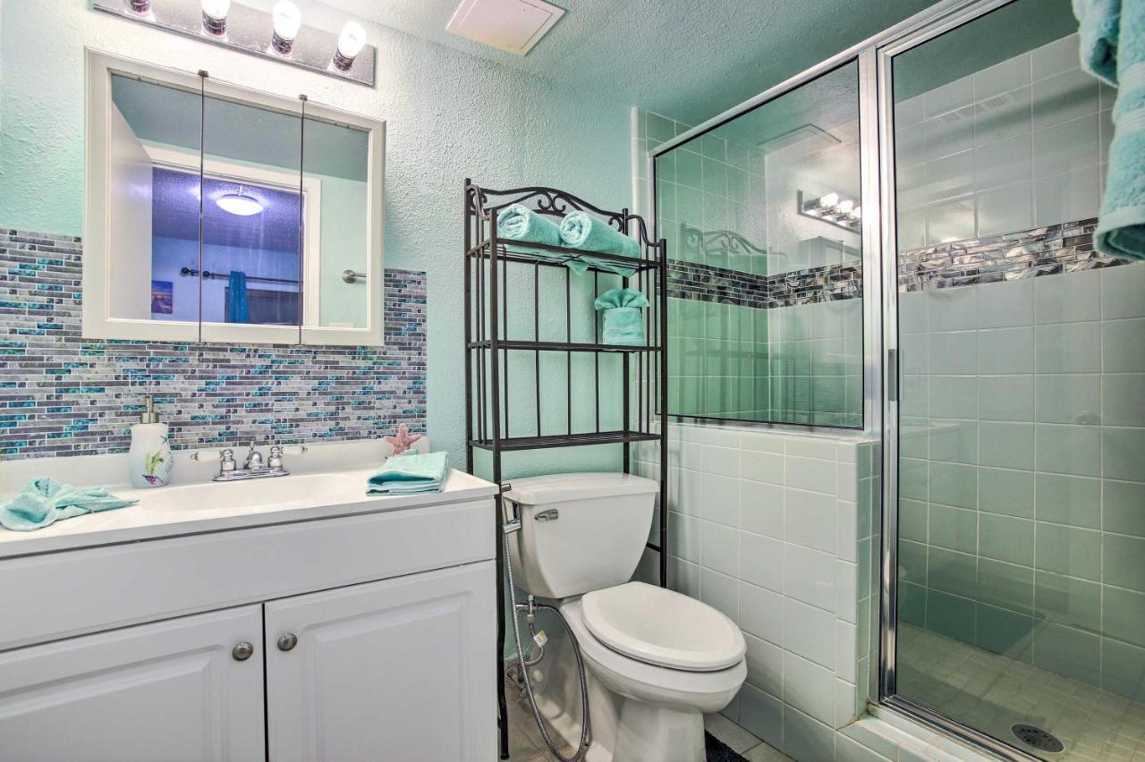 With Ocean Views And Outdoor Pool Apartment Galveston