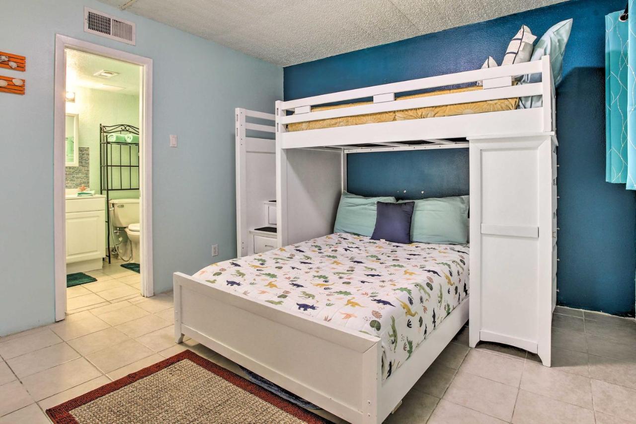 With Ocean Views And Outdoor Pool Apartment *